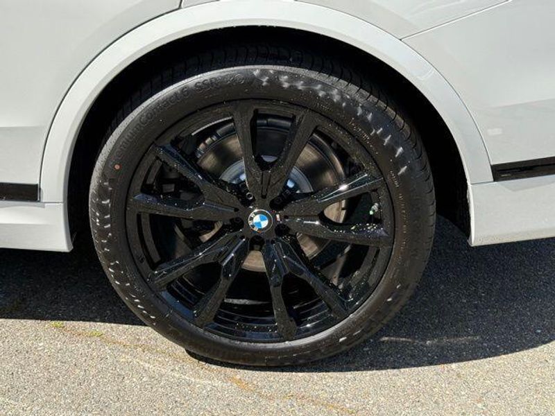 New 2026 BMW X7 xDrive40iImage 12
