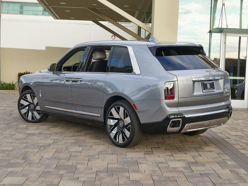 New 2026 Rolls-Royce Cullinan Image 8