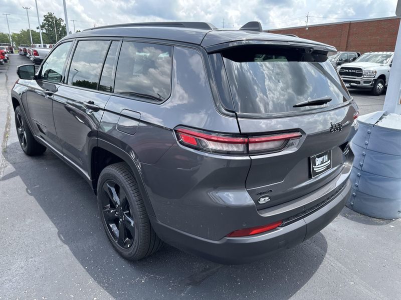 New 2025 Jeep Grand Cherokee L Limited 4x4Image 9