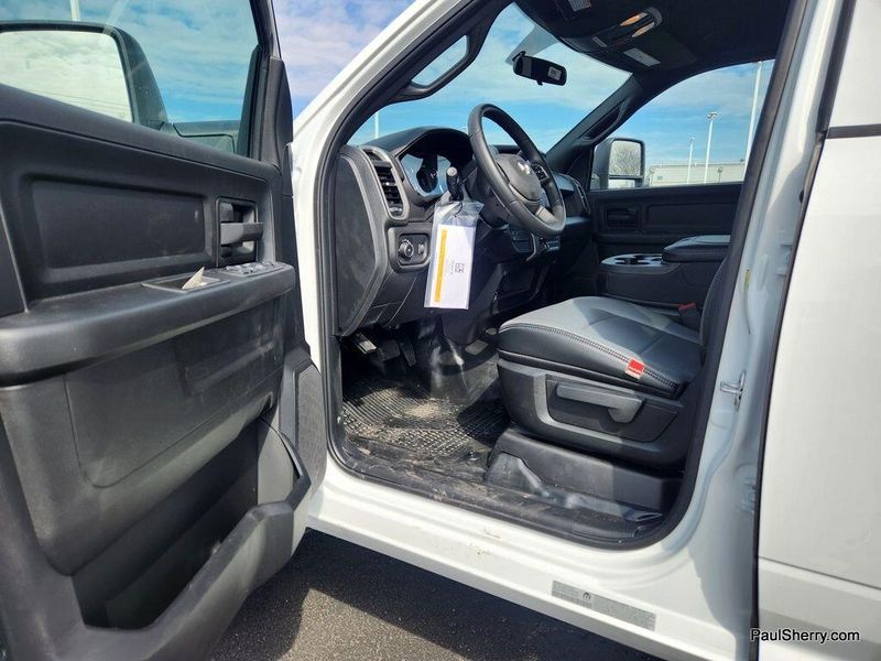 2024 RAM 5500 Tradesman Chassis Crew Cab 4x4 84