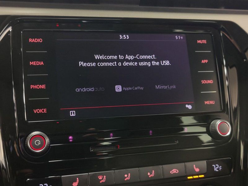 2021 Volkswagen Passat SE w/ Sunroof & IQ DriveImage 17