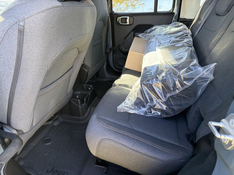 New 2026 Jeep Wrangler 4-door Sport SImage 11