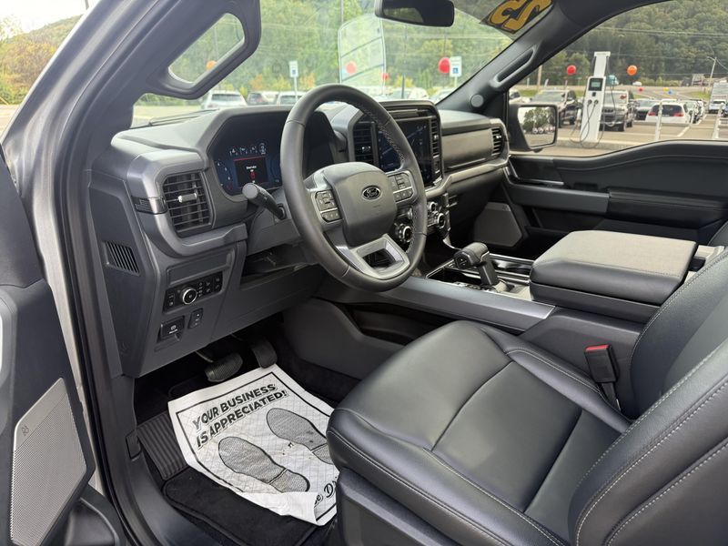 2025 Ford F-150 XLT photo 8