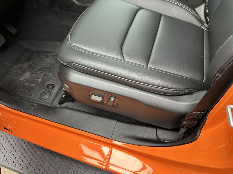 New 2025 Jeep Wrangler 4-door SaharaImage 19