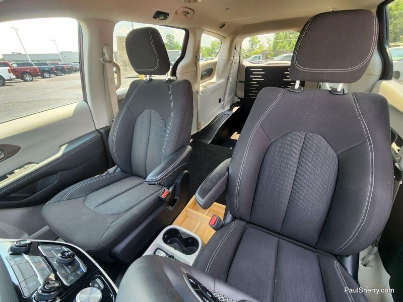 Used 2023 Chrysler Voyager LXImage 43