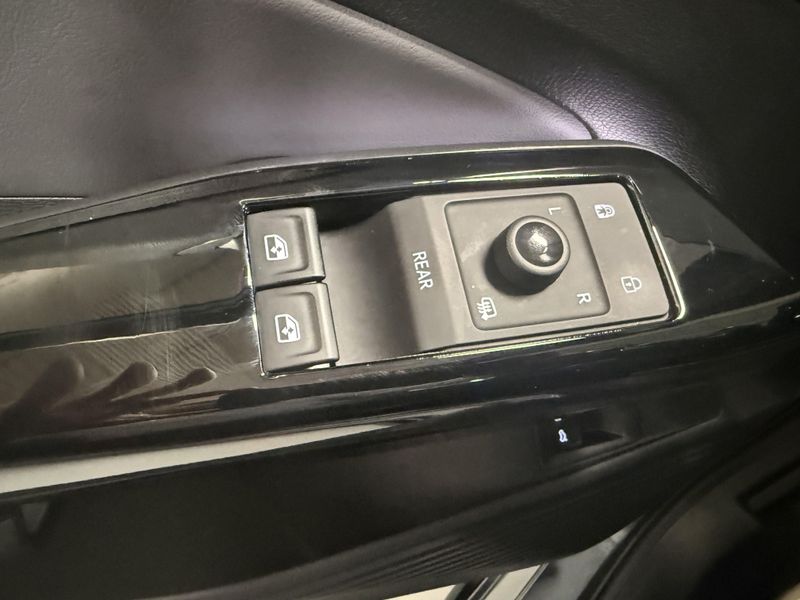 Used 2023 Volkswagen ID.4 S w/Glass RoofImage 23