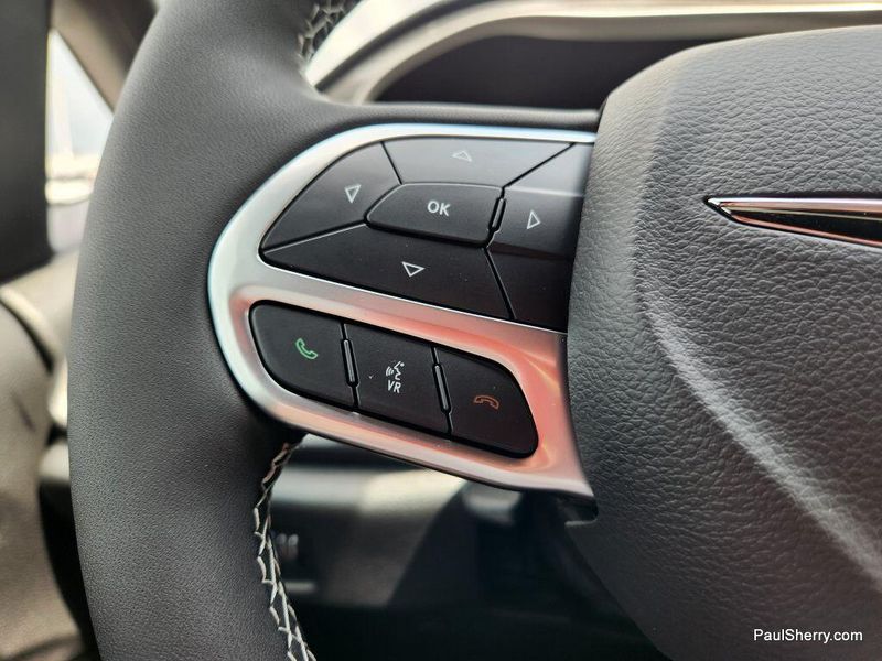 New 2026 Chrysler Pacifica Select