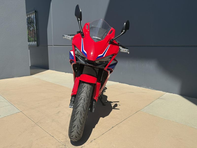 2025 Honda CBR500R Image 2