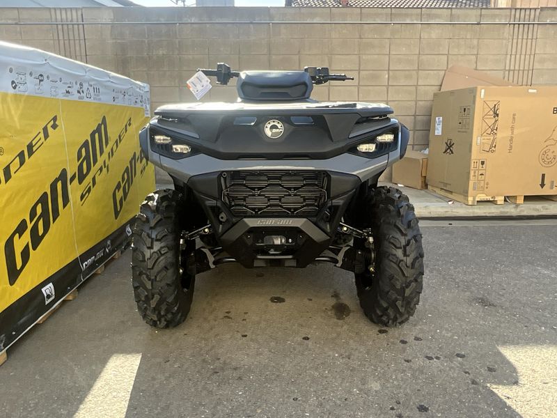 New 2025 Can-Am OUTLANDER 850 Image 2