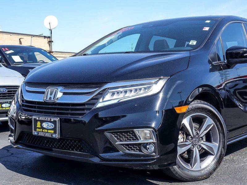 2018 Honda Odyssey Touring photo 2