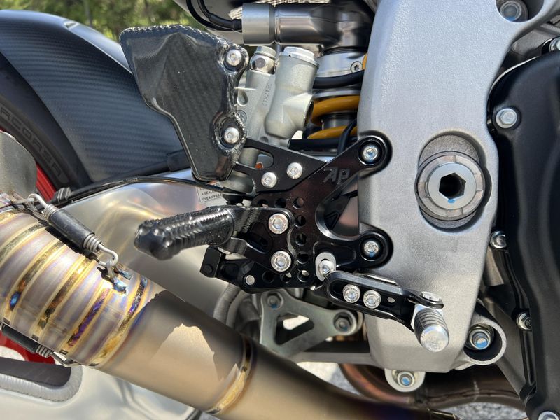 2024 Aprilia Tuono V4 Factory 1100 