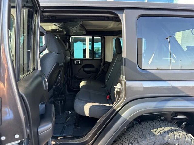 2024 Jeep Wrangler Rubicon photo 19