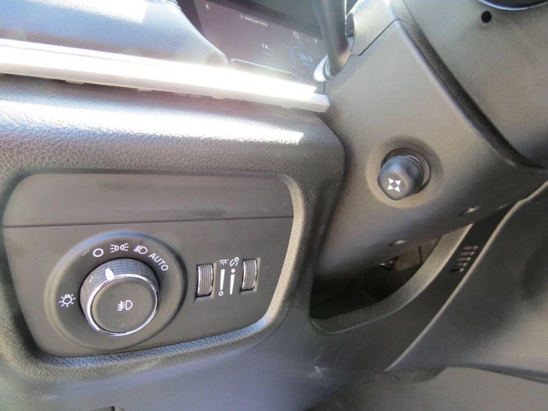 Used 2024 Jeep Grand Cherokee L Limited 4x4 4dr SUVImage 20