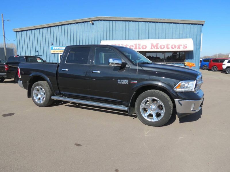 Used 2017 RAM 1500 Laramie 4x4 4dr Crew Cab 5.5 ft. SB PickupImage 2