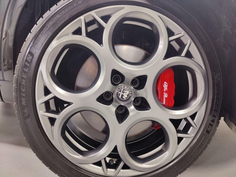 Used 2025 Alfa Romeo Tonale Veloce Premium AWD w/SunroofImage 8