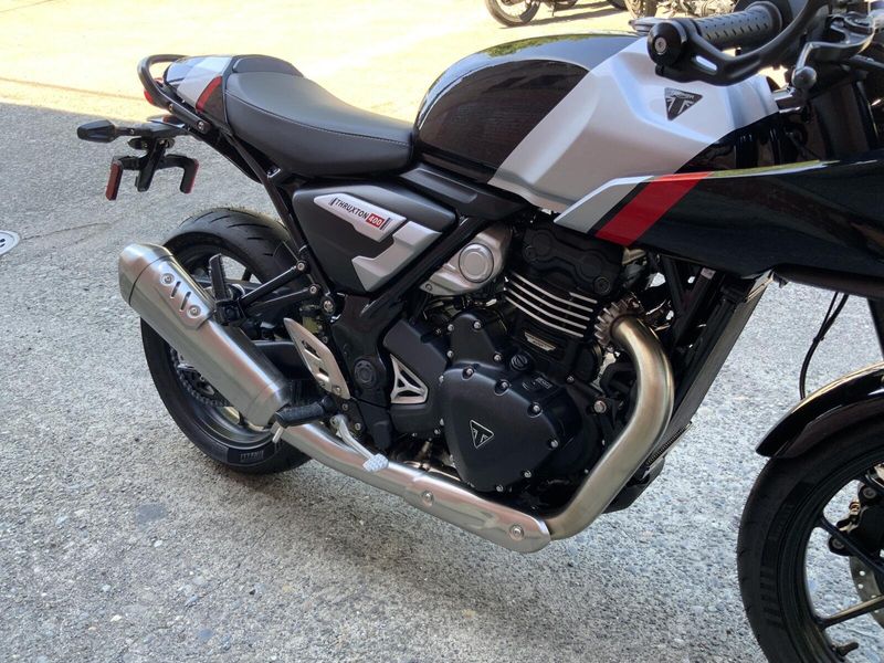 2026 Triumph THRUXTON 400