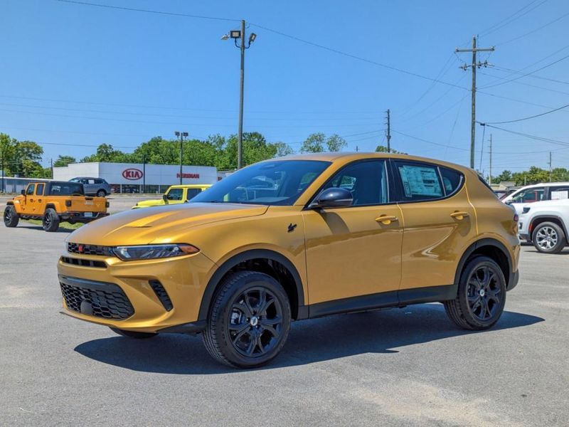 2023 Dodge Hornet Gt Awd in a Acapulco Gold exterior color and Blackinterior. Johnson Dodge 601-693-6343 pixelmotiondemo.com 
