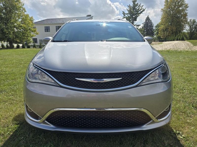 2018 Chrysler Pacifica Touring Plus photo 2