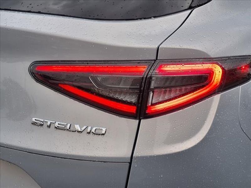 2025 Alfa Romeo Stelvio SprintImage 5