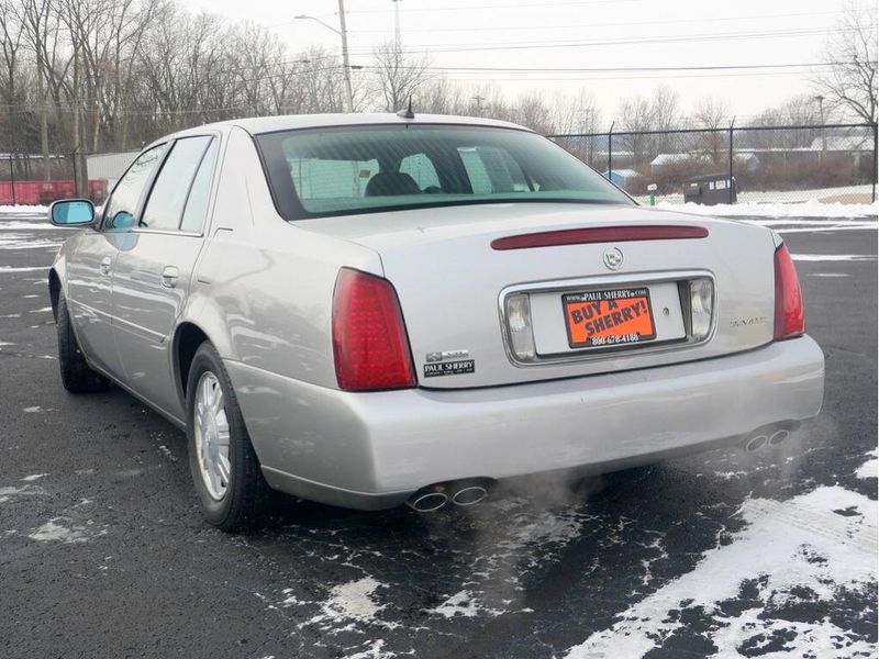 2005 Cadillac DeVille Image 13