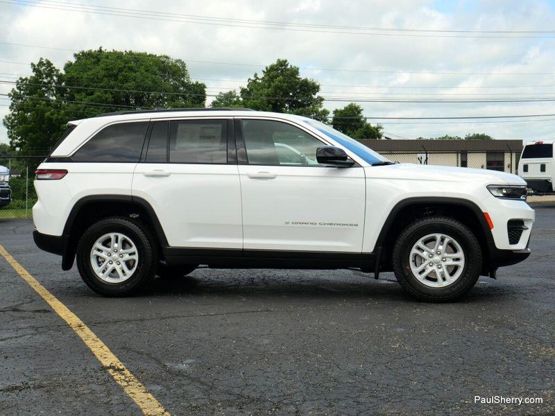 New 2025 Jeep Grand Cherokee Laredo 4x2Image 11