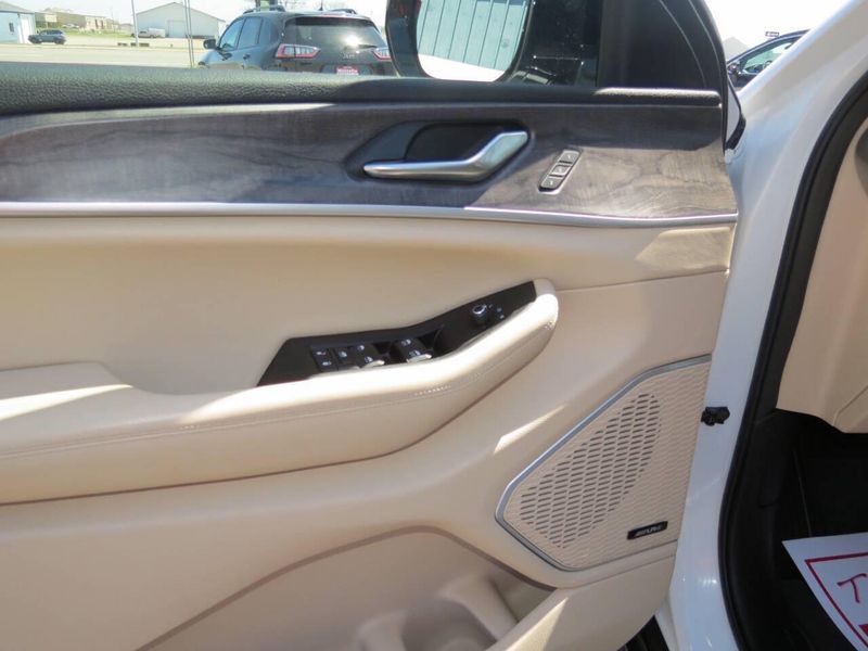 Used 2022 Jeep Grand Cherokee Limited 4x4 4dr SUV (midyear release)Image 8