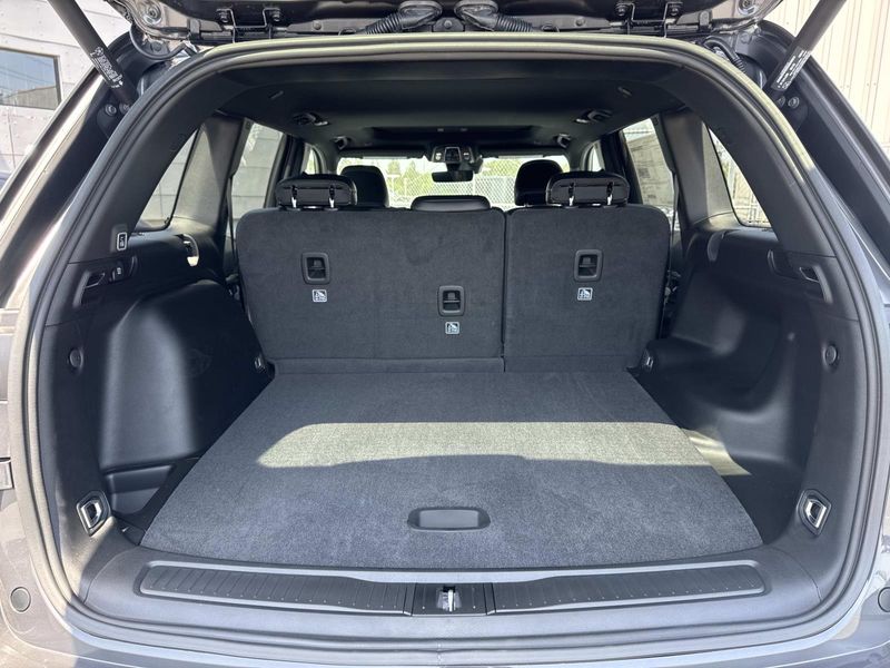 New 2026 Jeep Grand Cherokee Laredo Altitude 4x2