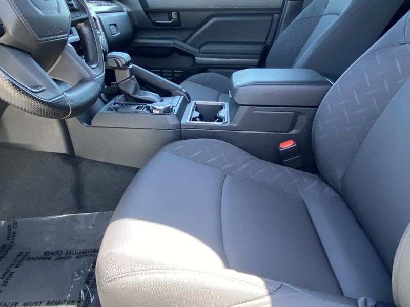 Used 2025 Toyota Tacoma SR5Image 17
