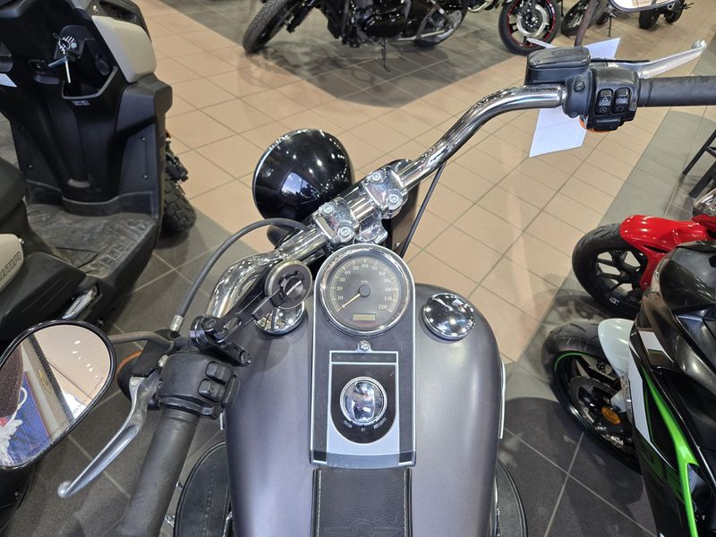 2016 HARLEY SOFTAIL FATBOY BLACK Image 9