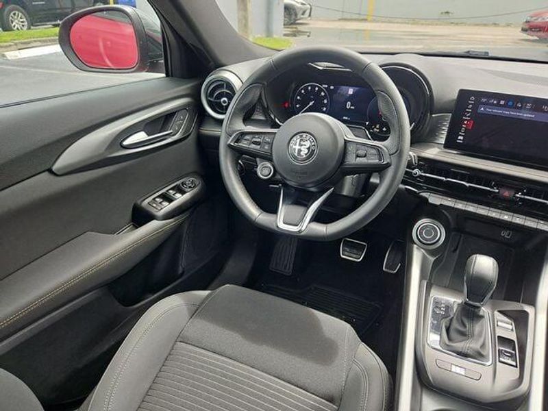 2025 Alfa Romeo Tonale photo 12