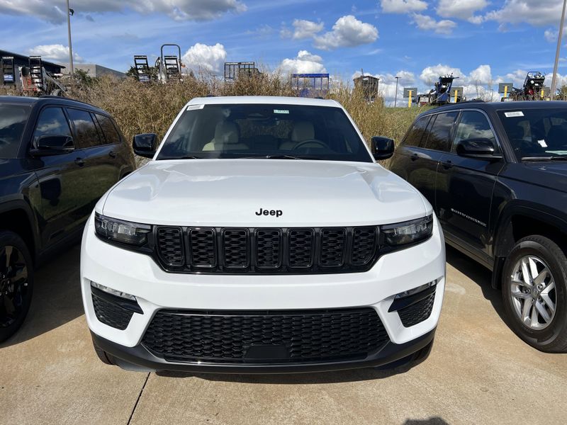 New 2025 Jeep Grand Cherokee Limited 4x4Image 2