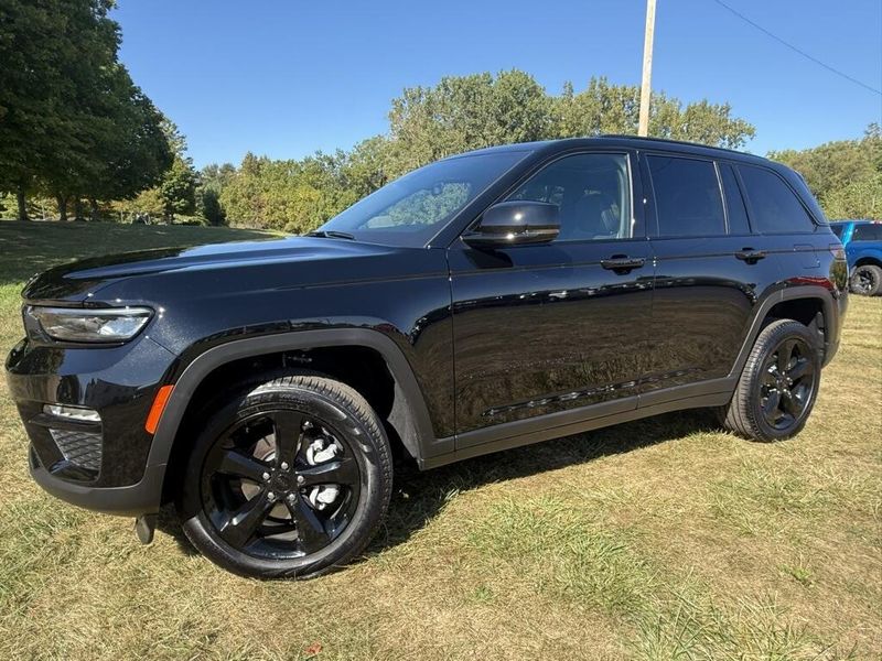 2025 Jeep Grand Cherokee Limited photo 7