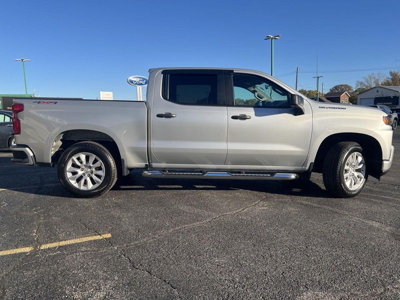 2020 Chevrolet Silverado 1500 Custom photo 3
