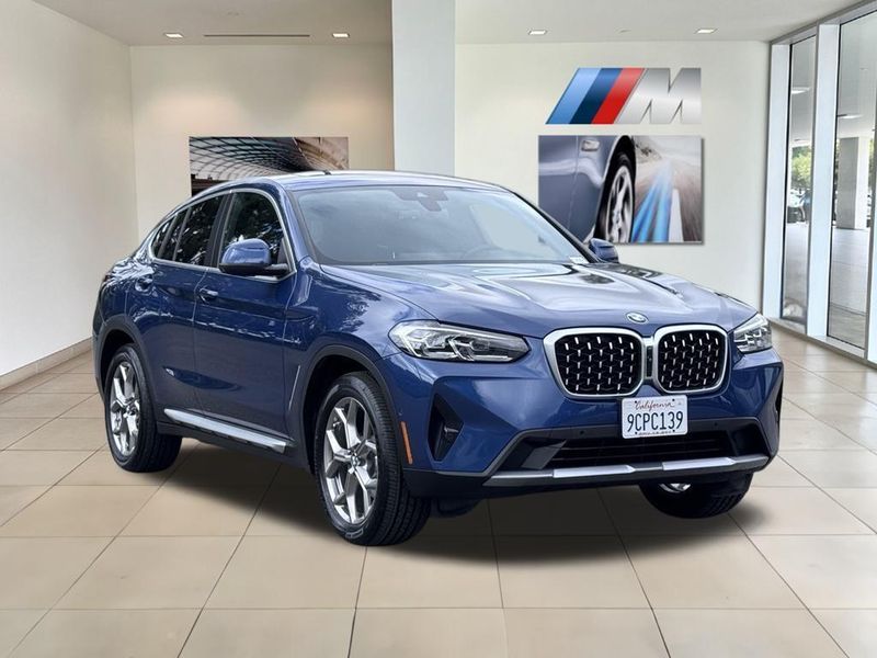2022 BMW X4 xDrive30iImage 2