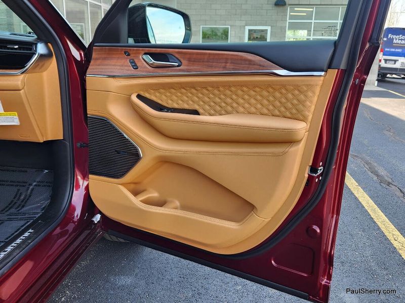 New 2026 Jeep Grand Cherokee Summit 4x4