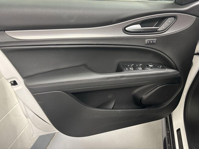 New 2025 Alfa Romeo Stelvio AwdImage 16