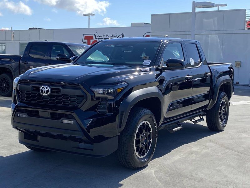 2025 Toyota Tacoma TRD Off Road HybridImage 6