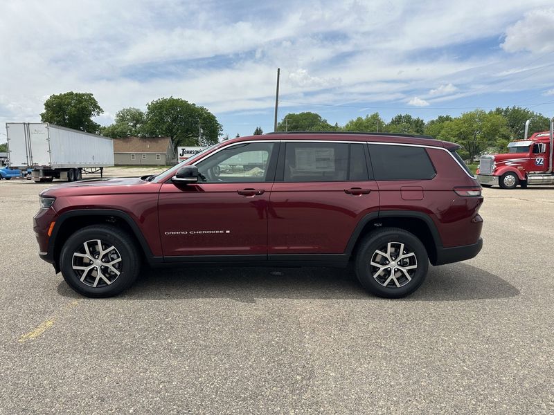 2024 Jeep Grand Cherokee L Limited 4x4Image 5