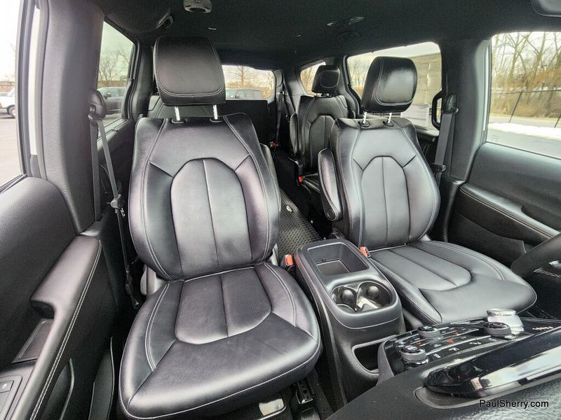 New 2026 Chrysler Voyager Lx