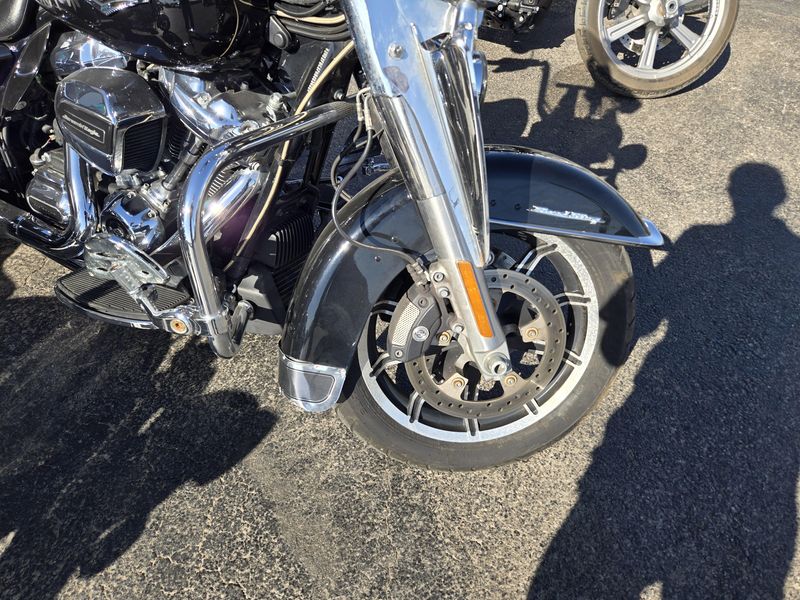 USED 2019 HARLEY ROAD KING Image 12