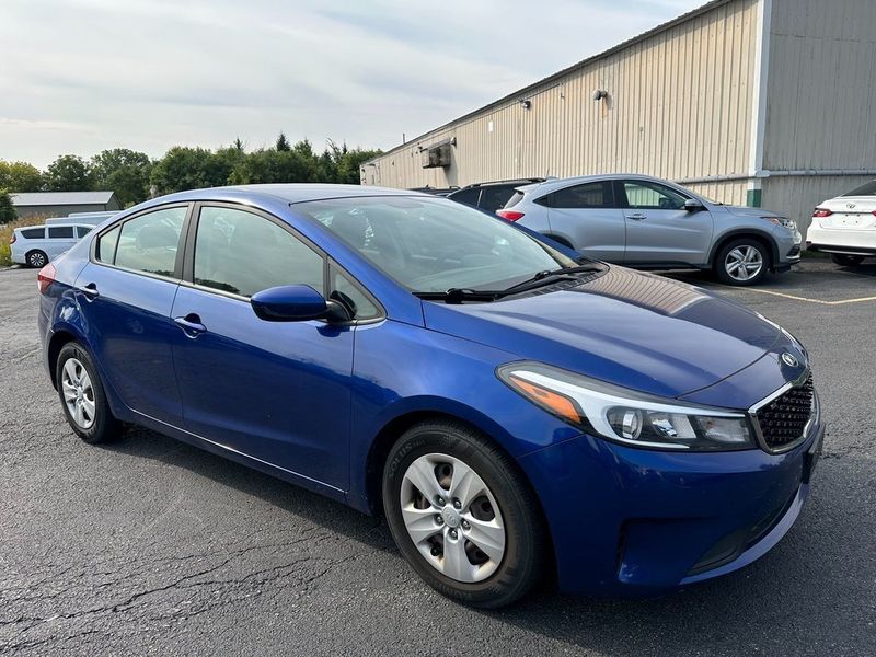 2017 Kia Forte LXImage 1