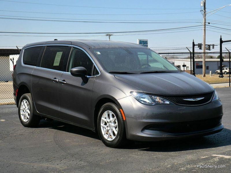 2022 Chrysler Voyager LXImage 9