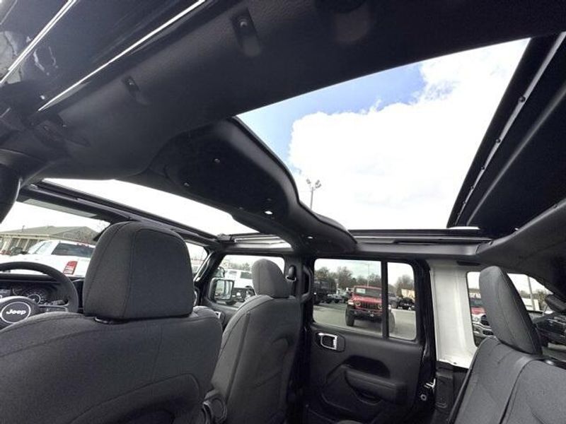 New 2026 Jeep Wrangler 4-door Sport SImage 18