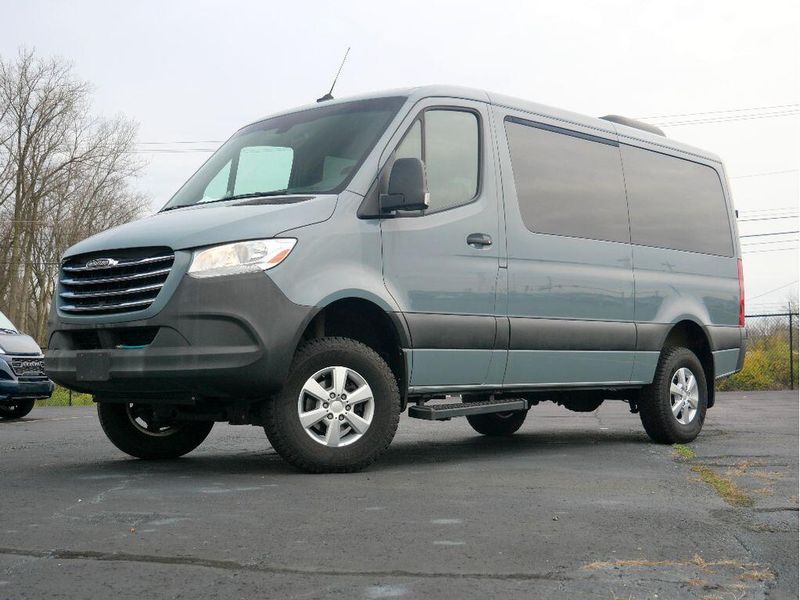 2020 Freightliner Sprinter 2500 Standard Roof V6Image 9