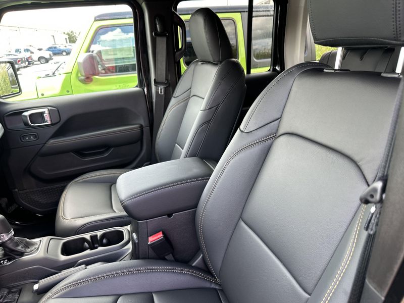 New 2025 Jeep Wrangler 4-door SaharaImage 20