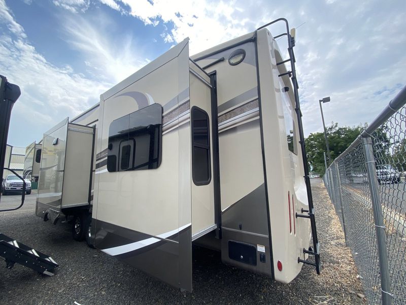 2018 JAYCO PINNACLE 38 REFS Image 3