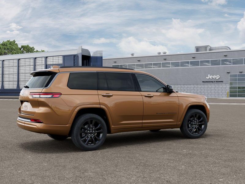 New 2026 Jeep Grand Cherokee L Limited Reserve 4x4Image 4