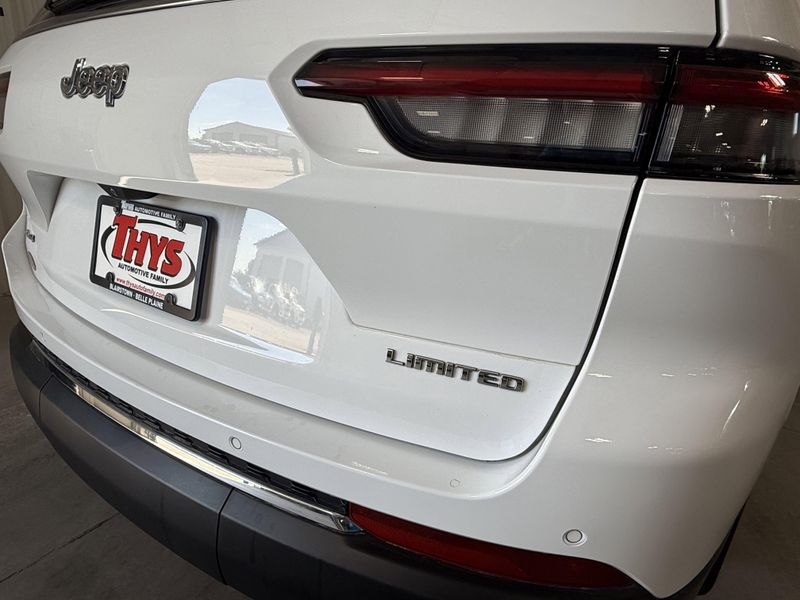 Used 2023 Jeep Grand Cherokee L LimitedImage 6