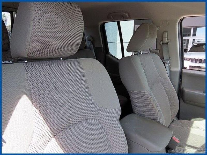 2014 Nissan Frontier SVImage 10