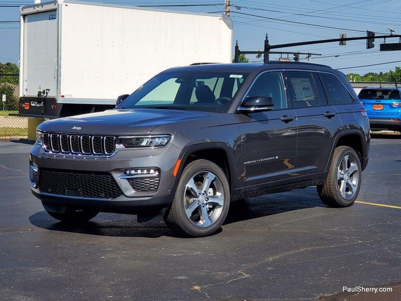 New 2025 Jeep Grand Cherokee Limited 4x4Image 6
